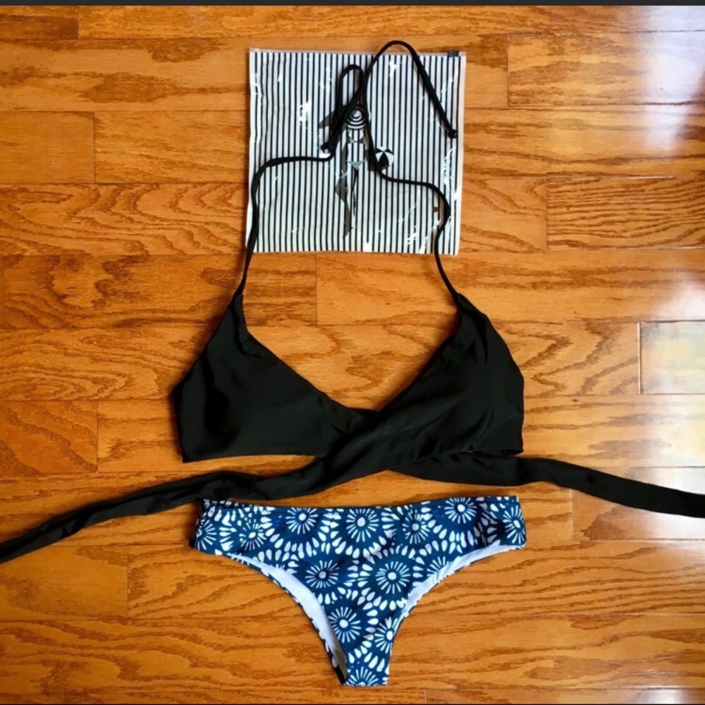 NWOT Moosekini bikini blue and black swimsuit Size M (runs small) - Picture 2 of 5